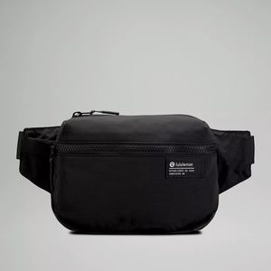 lululemon NEW Clean Lines Belt Bag - Sharp Bag! Great Size! UNISEX